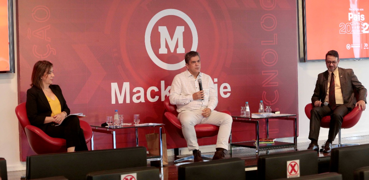 O reitor da UPM, a pró-reitora e o capelão universitário na recepção aos pais 2022.1 - FOTO: Dago Nogueira/ NTAI