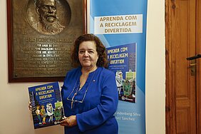 Professora e autora do livro: Petra Sanchez Sanchez