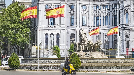 Na imagem é apresentado uma cidade da Espanha