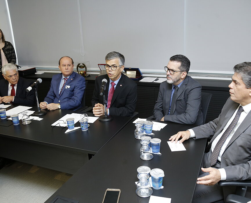 Da esquerda para a direita: Lourival Gomes, Benedito Guimarães Aguiar Neto, Jóse Inácio Ramos, Fernando Gomes de Moraes e Marco Tullio Vasconcelos .