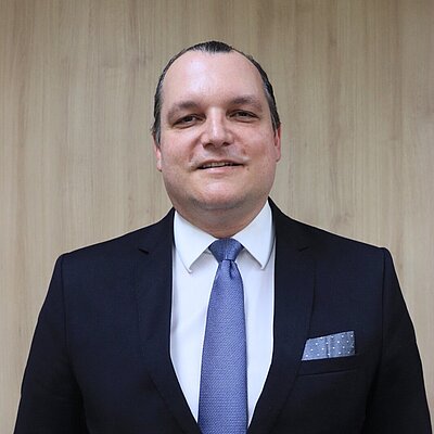 Prof. Dr. Tarso Cabral Violin