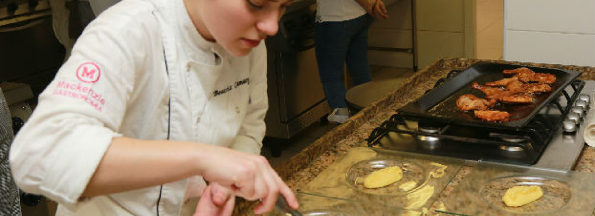 Competidora do concurso durante a prova.