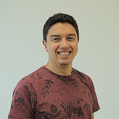 Dr. Leandro Hostert Dr. Leandro Hostert