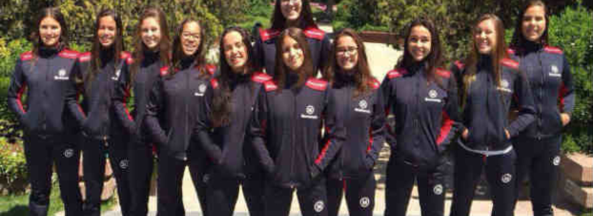 Equipe de natação feminina reunida 
