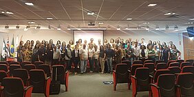 Participantes do evento reunidos.