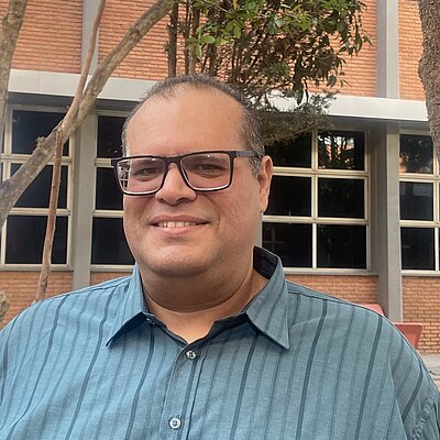 Prof. Dr. Vitor Alex Oliveira Alves Prof. Dr. Vitor Alex Oliveira Alves