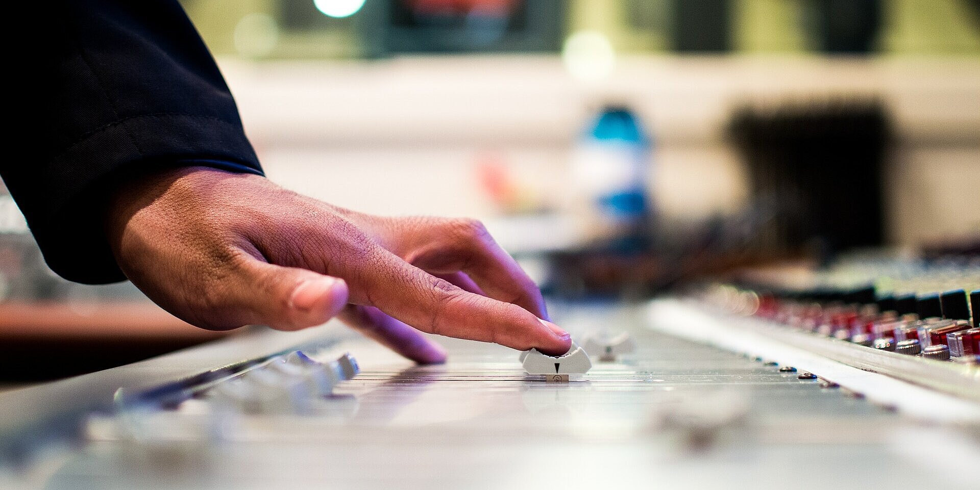 Máquina de som em estúdio.