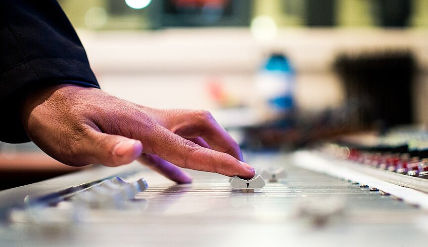 Máquina de som em estúdio.
