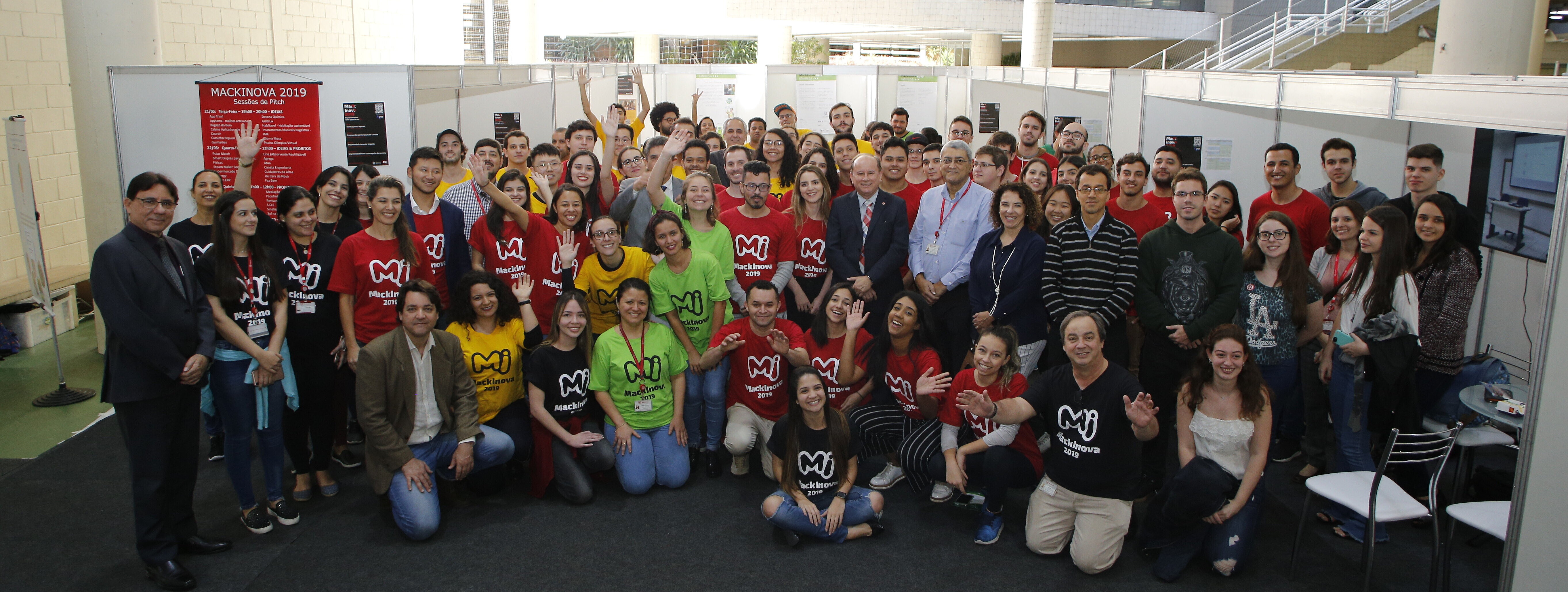 Participantes do MackInova posando para foto