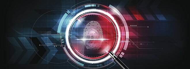 Código de investigação com digital ao centro.