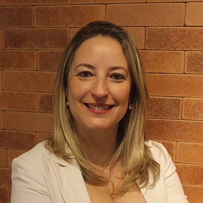 Profa. Dra. Manuela Santin Souza Profa. Dra. Manuela Santin Souza