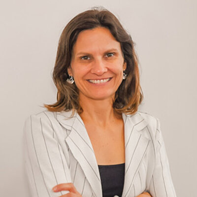 Prof.ª Dra. Julia Garcia Durand