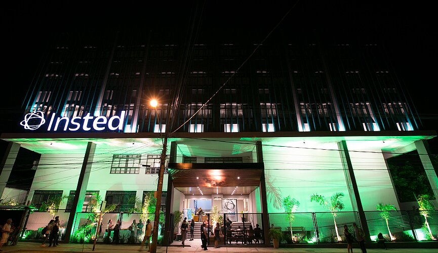 fachada da Faculdade Insted