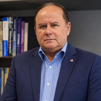 Prof. Dr. Benedito G. Aguiar Neto Prof. Dr. Benedito G. Aguiar Neto