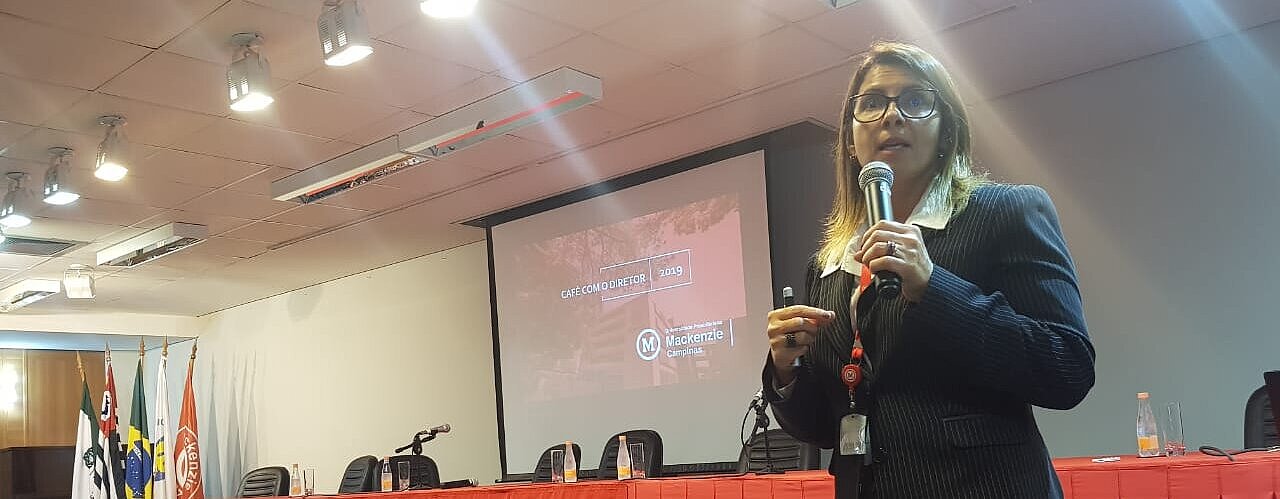 Márcia Braz, professora convidada para palestrar durante o evento.
