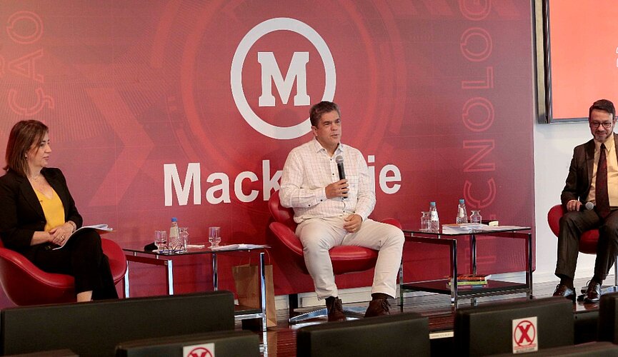 O reitor da UPM, a pró-reitora e o capelão universitário na recepção aos pais 2022.1 - FOTO: Dago Nogueira/ NTAI