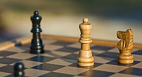 Tabuleiro de xadrez com suas peças.
