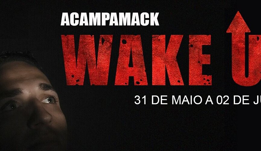 Foto de divulgação do evento: fundo preto com frases sobressaltadas em branco e vermelho e um rosto pouco iluminado à esquerda.