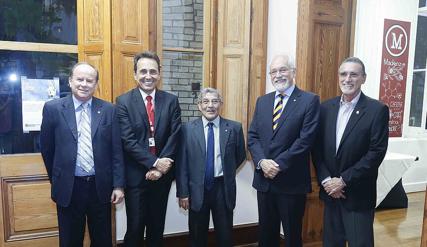 Autoridades no evento.