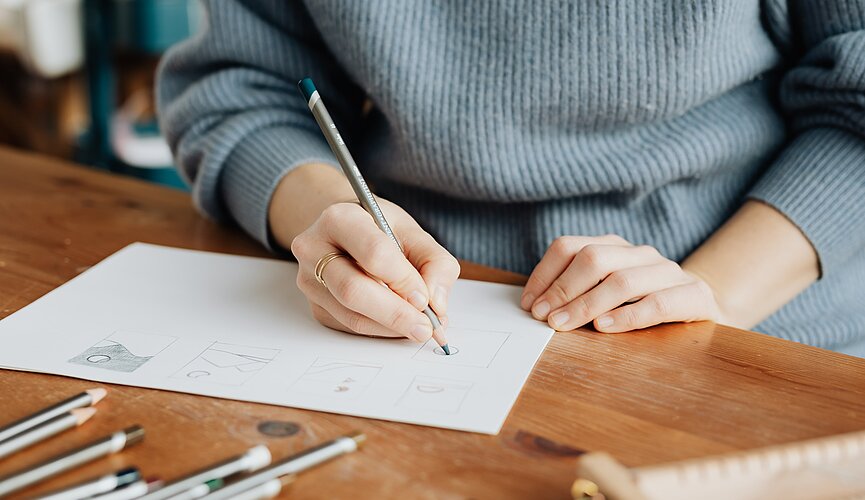 Arquiteta trabalhando em seu projeto