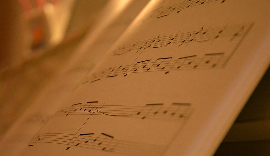 Imagem de uma partitura. 