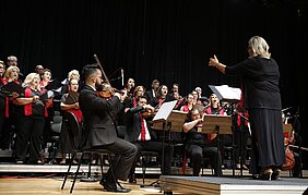 Músicos e coralistas se apresentam em comemoração aos 67 anos da UPM.