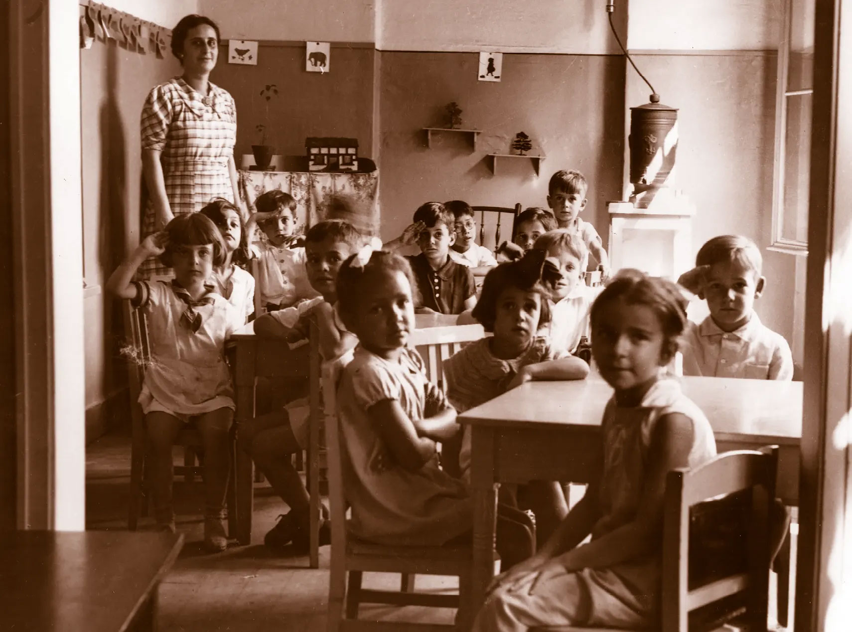 Alunos do Jardim da Infância da Escola Americana em sala de aula. 1937