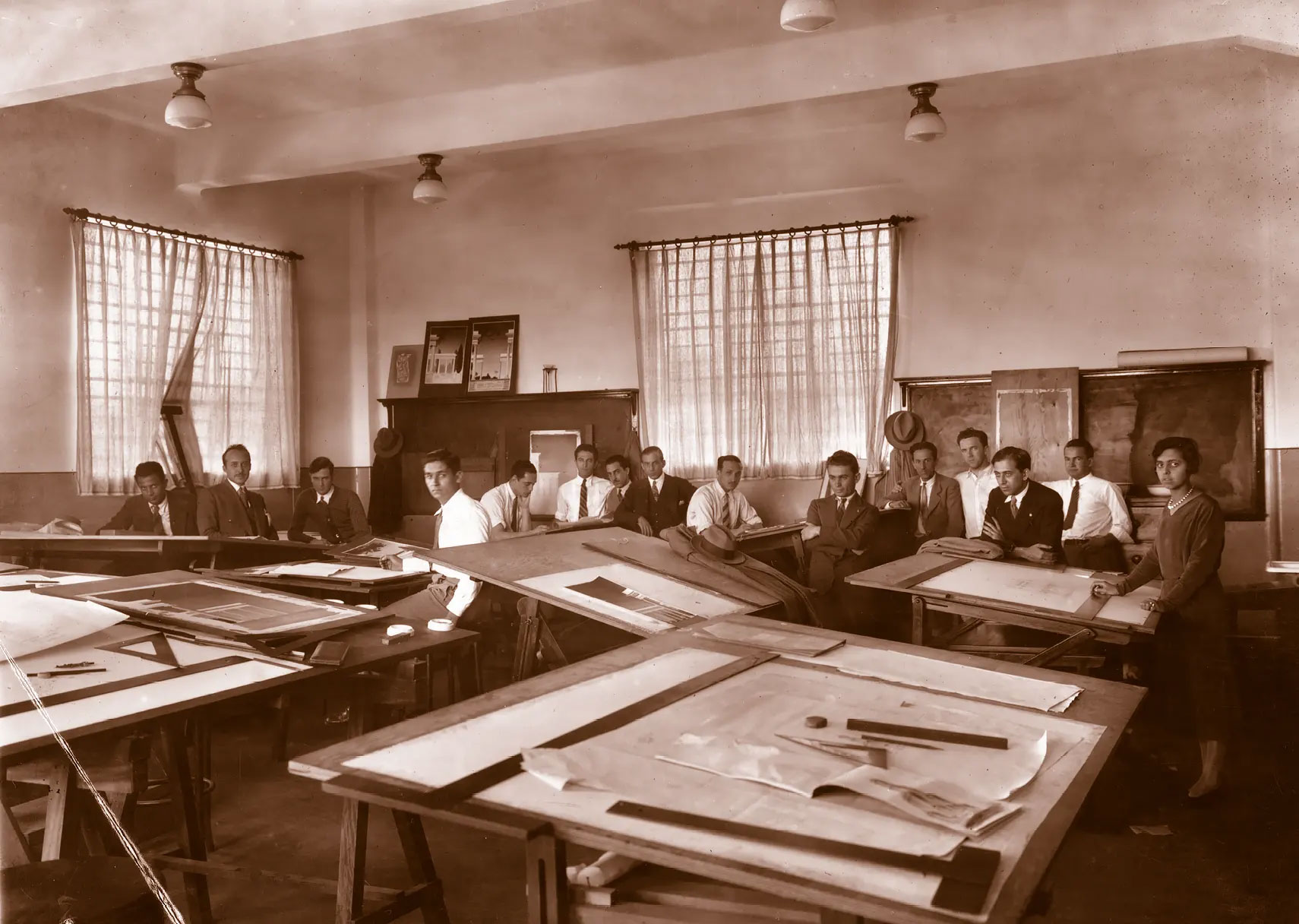 Alunos da Engenharia/Arquitetura em aula técnica