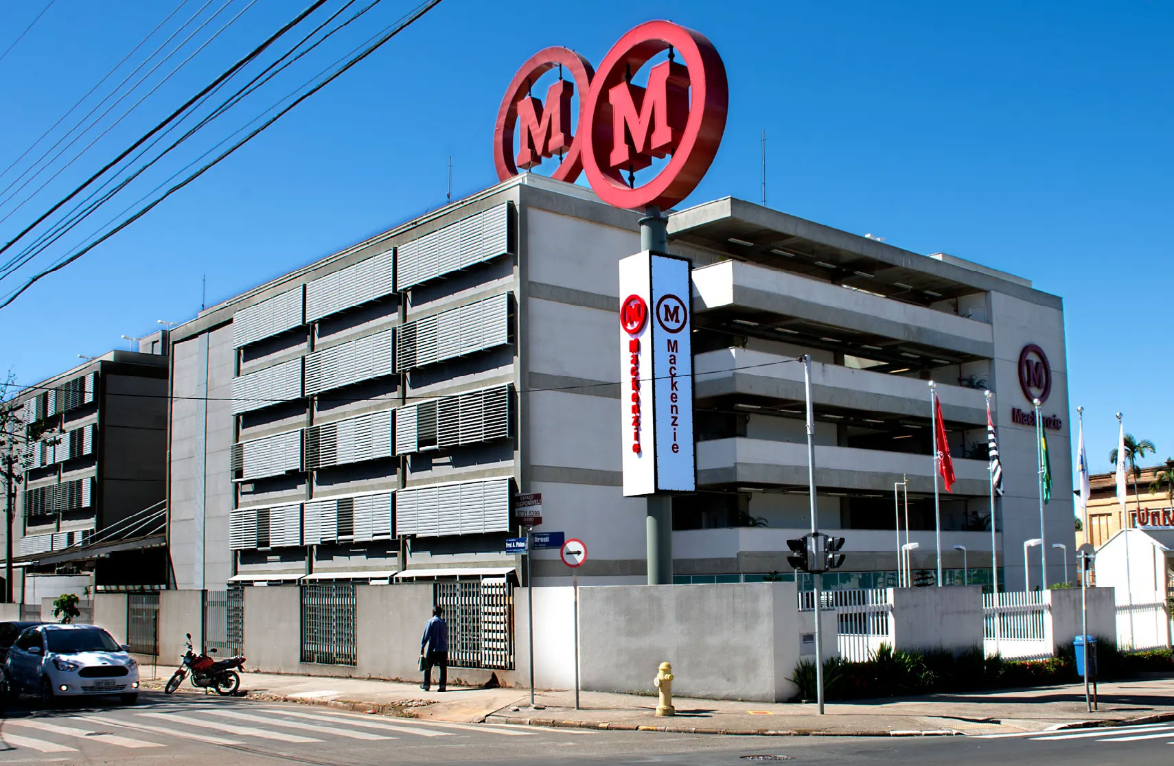Fachada da Universidade Mackenzie de Campinas