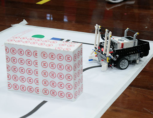 Robô na Competição de Robôs Inteligentes