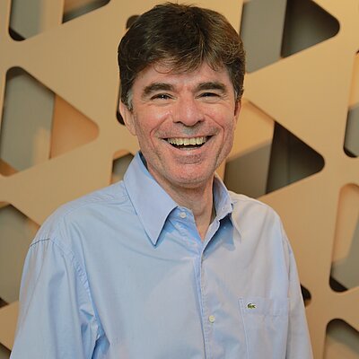 Prof. Dr. Ariovaldo José de Almeida Prof. Dr. Ariovaldo José de Almeida