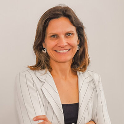 Prof.ª Dra. Julia Garcia Durand Prof.ª Dra. Julia Garcia Durand
